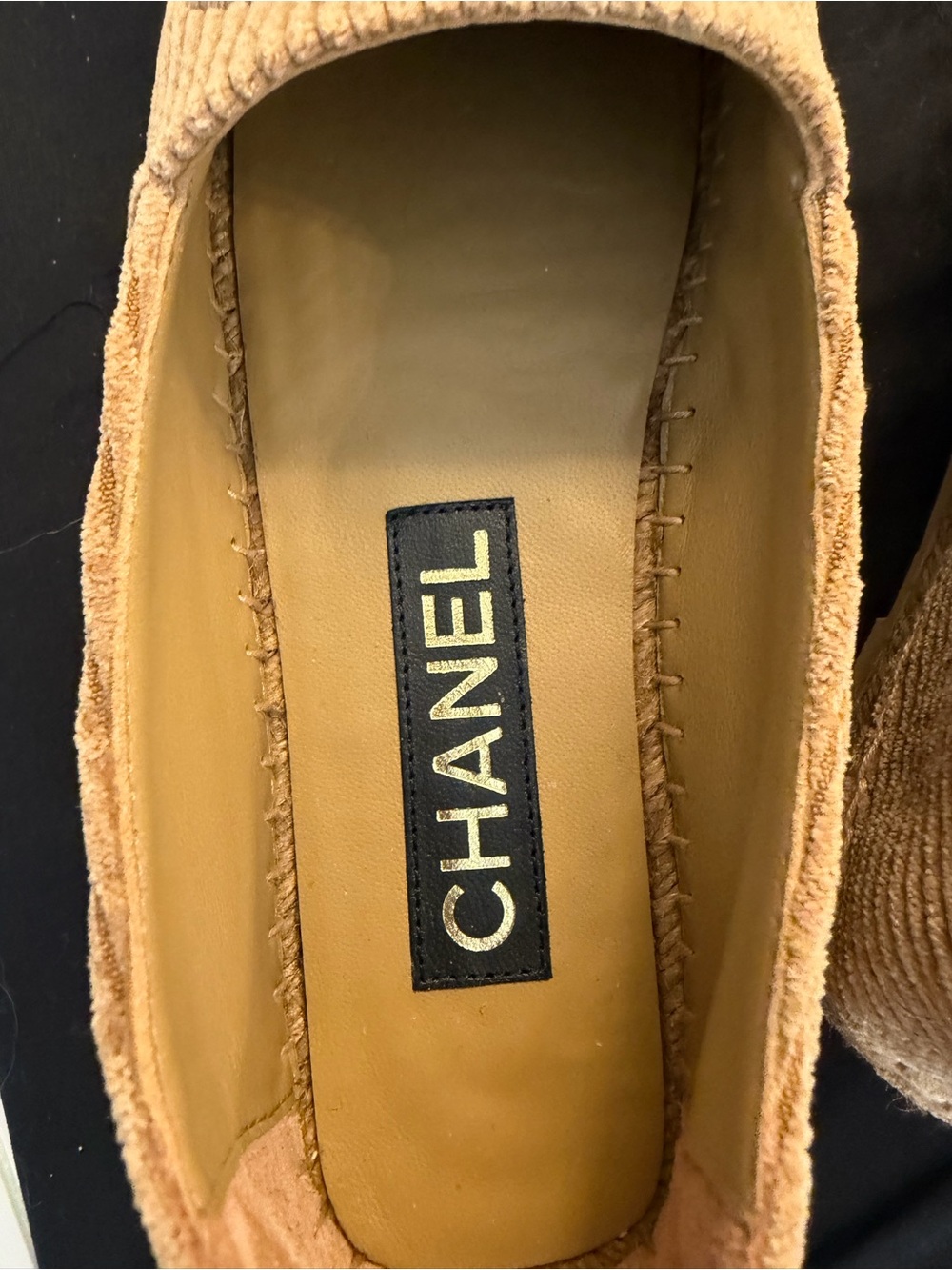 CHANEL Tan Espadrille Flats with Black Cap Toe and CC Logo (never worn) - Picture 3 of 6